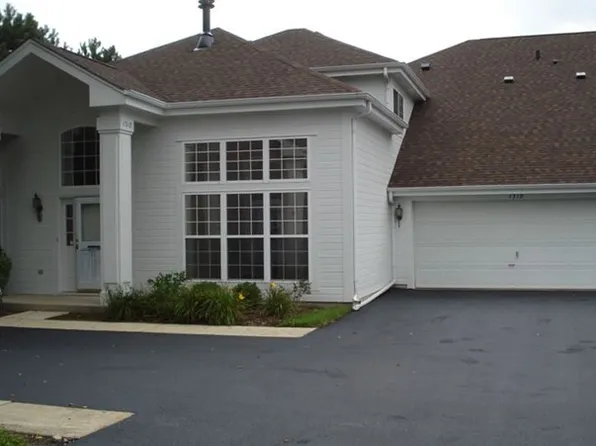 1312 Spencer Ln, Batavia, IL 60510