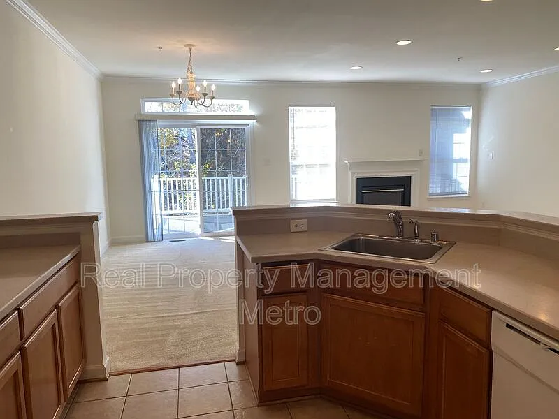 4 bed, 4.0 bath, 3042 sqft, $3,350 — Photo 3
