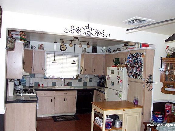 Huge Eat-In-Kitchen