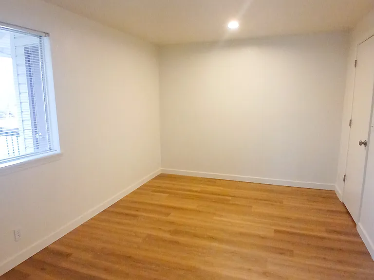 Parkhill Apartments — Photo 13
