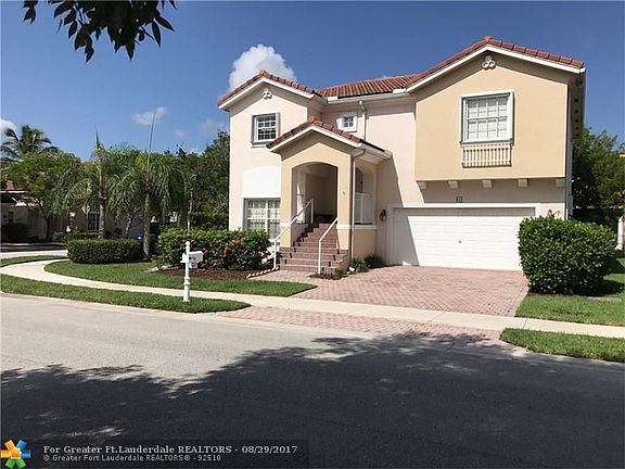 2nd image of 910 NW 126th Ter