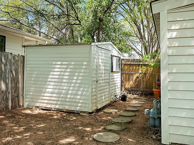 1207 Ridgemont Dr — Photo 21