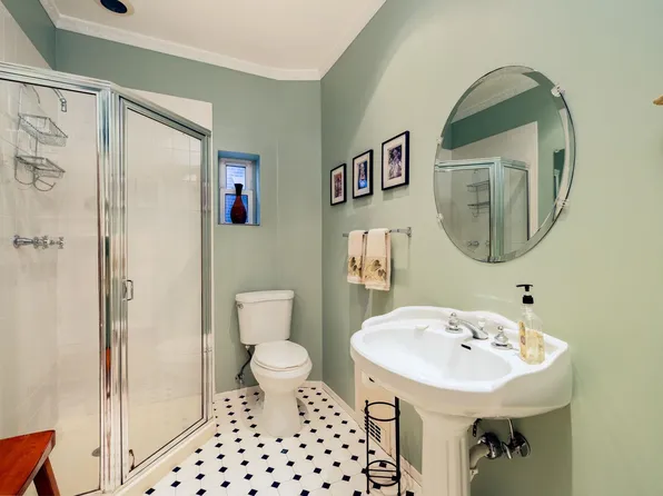 895 Summit Avenue image 7 of 22