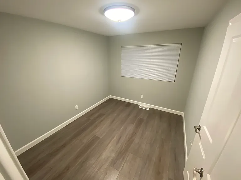 4124 Lyon Ave #4 — Photo 11