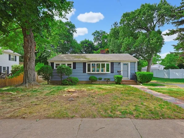 10 Magnolia Ter, Stoneham, MA 02180