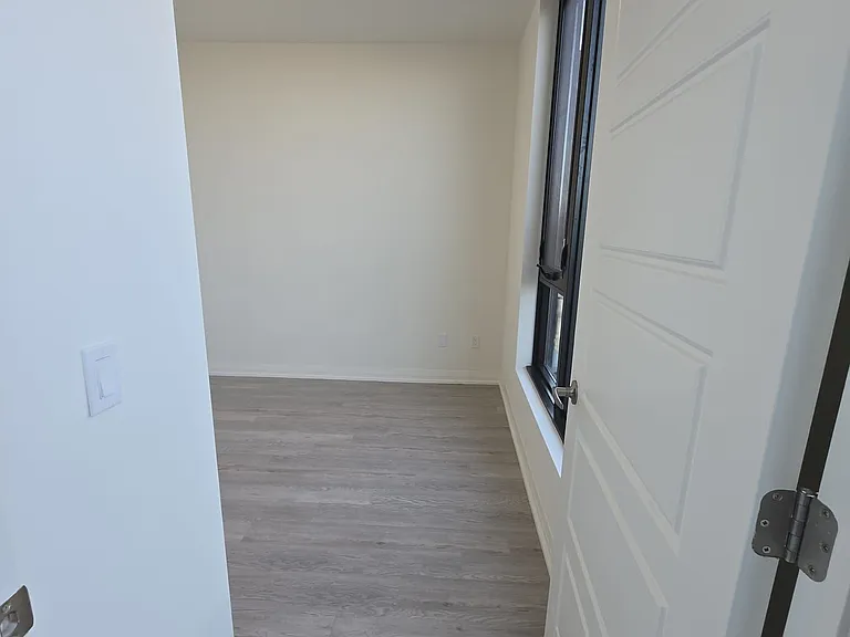 1415 Dundas St S #701 — Photo 16