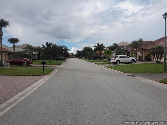 3rd image of 337 NW Sheffield Cir