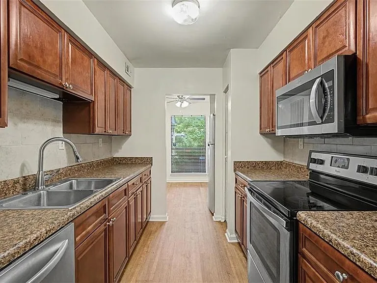 6350 Hawthorne Ter — Photo 18