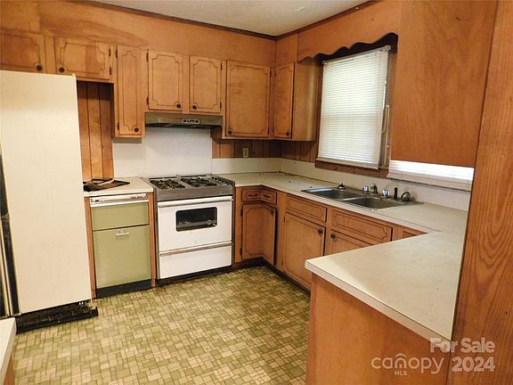 2nd image of 1747 Womble Ln