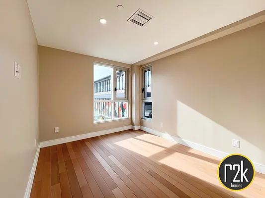 Rented by Realty 2000 Corp | media 18