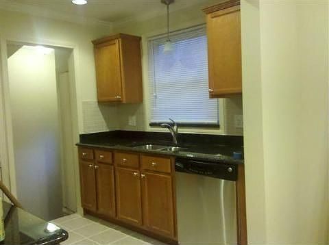 4th image of 21705 Alger St