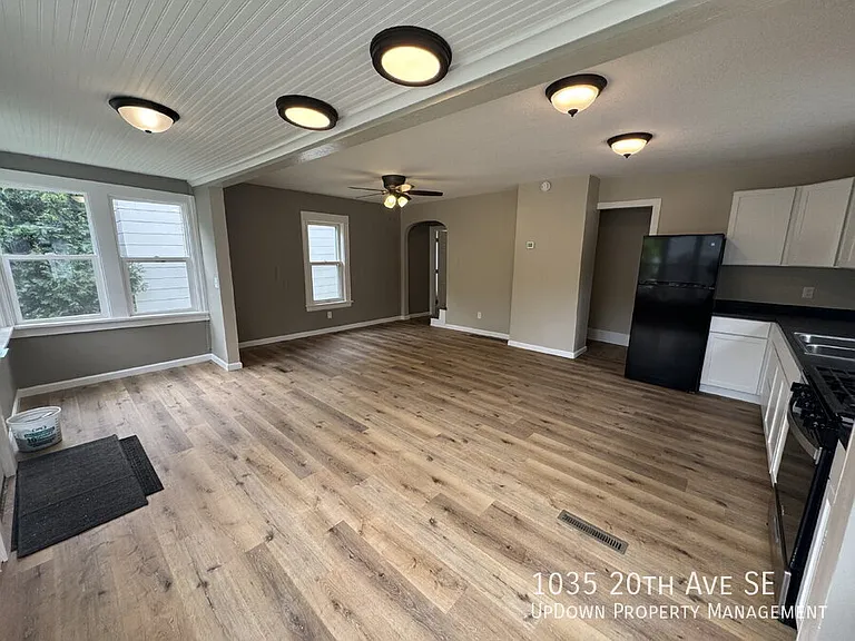 1035 20th Ave SE — Photo 5
