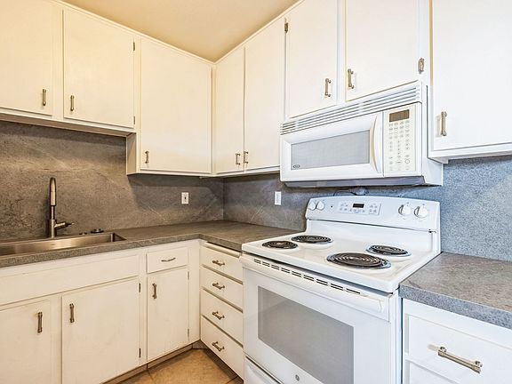 3rd image of 230 E Avenida Olancha APT 3