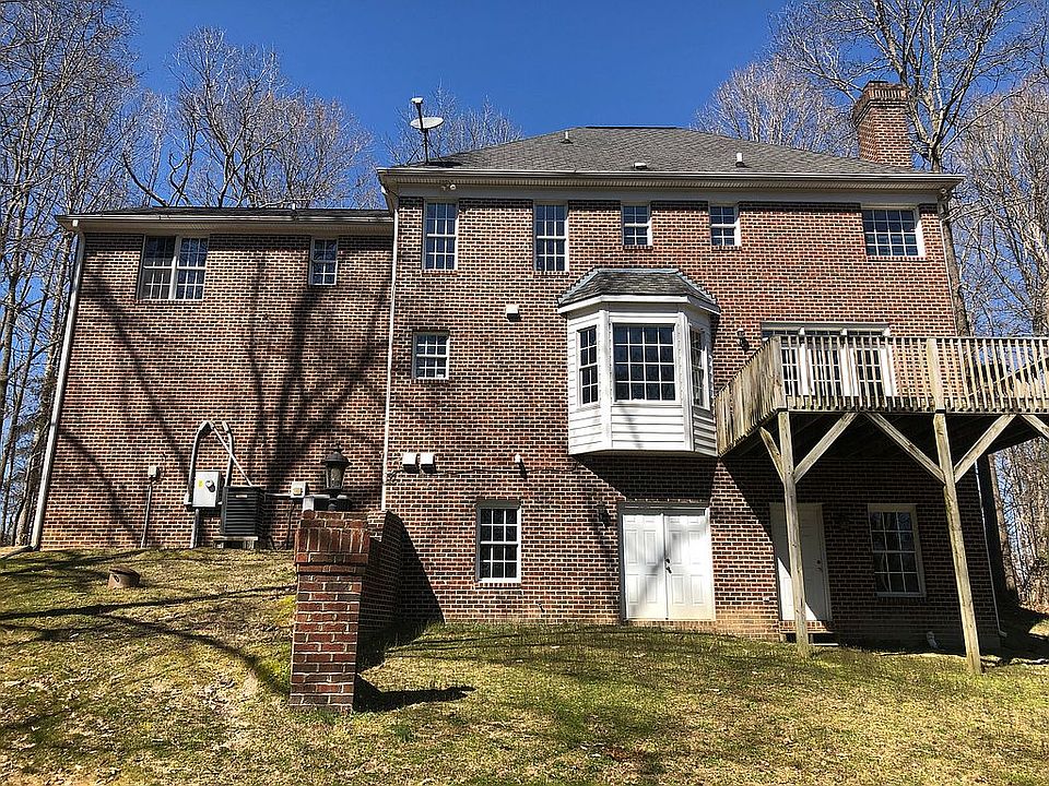 2nd image of 305 Normandy Rd