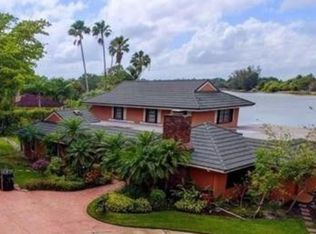8521 Estate Dr, West Palm Beach, FL 33411