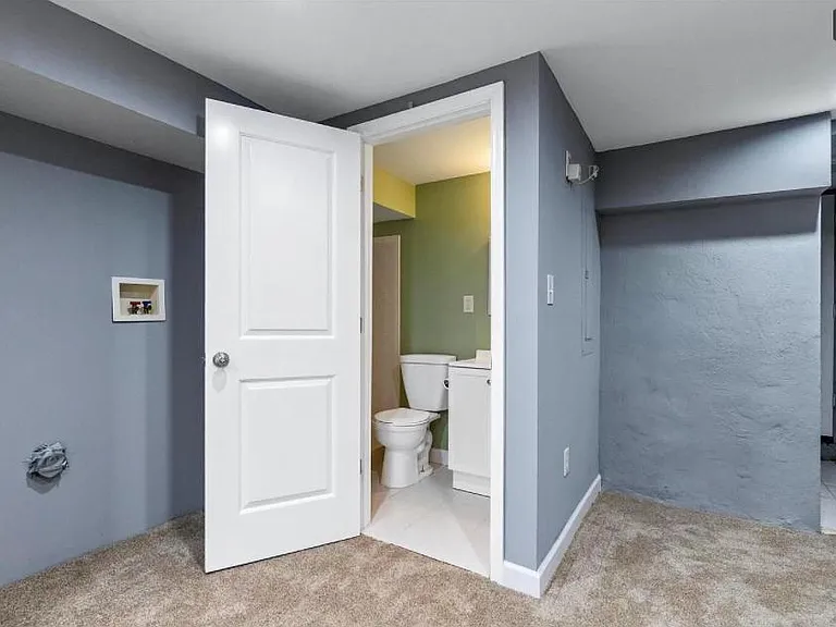 881 W Lombard St — Photo 13
