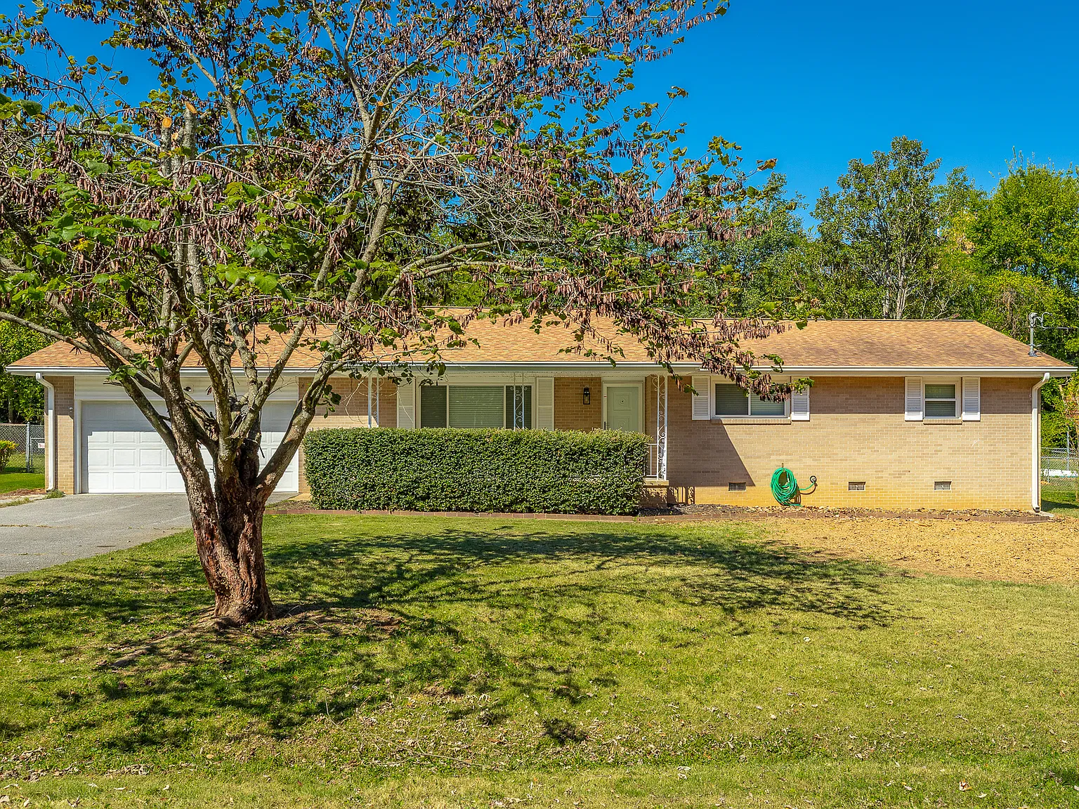 3 bed, 1604 sqft, $2,400 — Photo 3