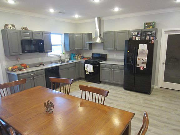 3rd image of 701 Laharpe St
