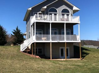 2140 Whitacre Rd, Cross Junction, VA 22625