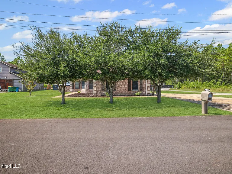 15301 Parker Rd — Photo 3