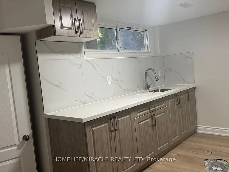 6 Kitson Dr — Photo 16