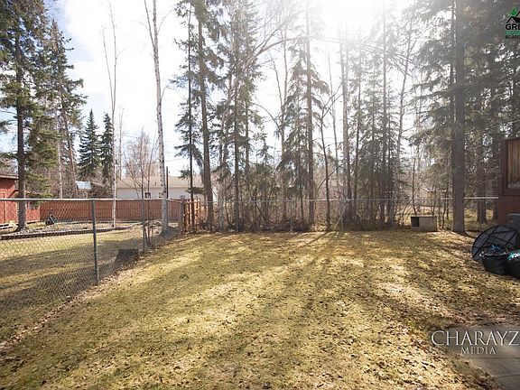 4th image of 4023 Yvonne Ave