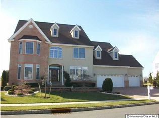 10 Cornwallis Ct, Manalapan, NJ 07726