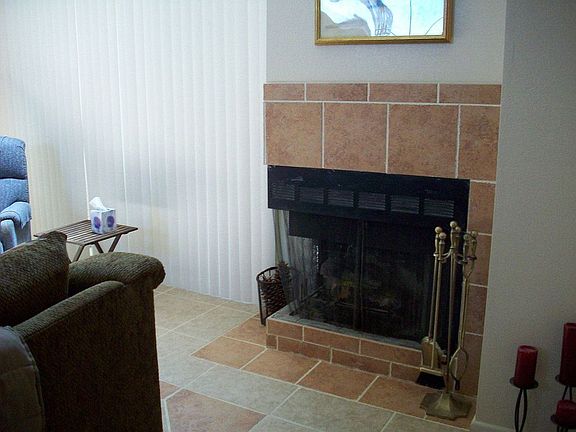 Tiled Floor, Fireplace, Open large Vaulted Ceilings
