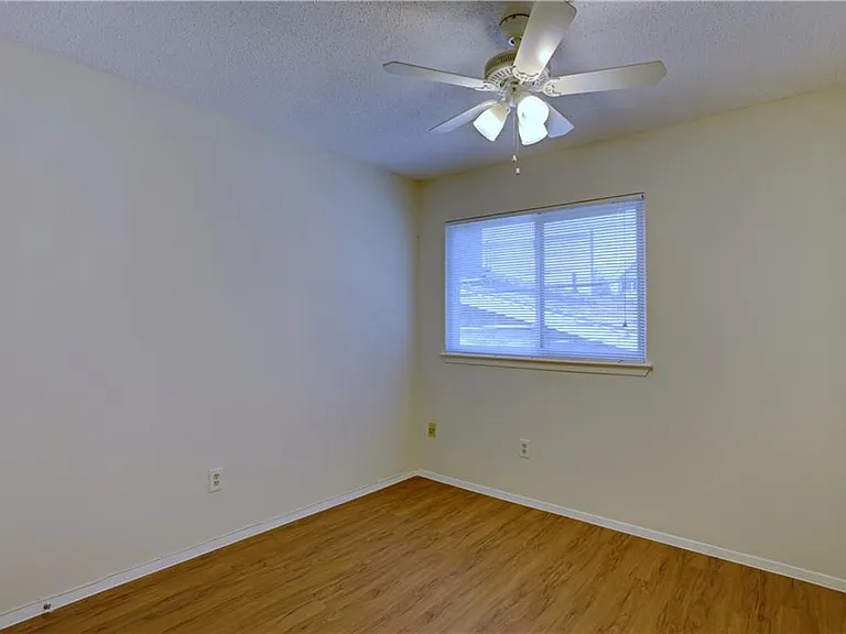 816 W North Loop Blvd #111 — Photo 5