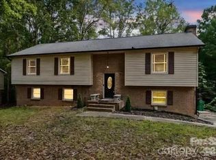 7414 Castlebar Rd, Charlotte, NC 28270