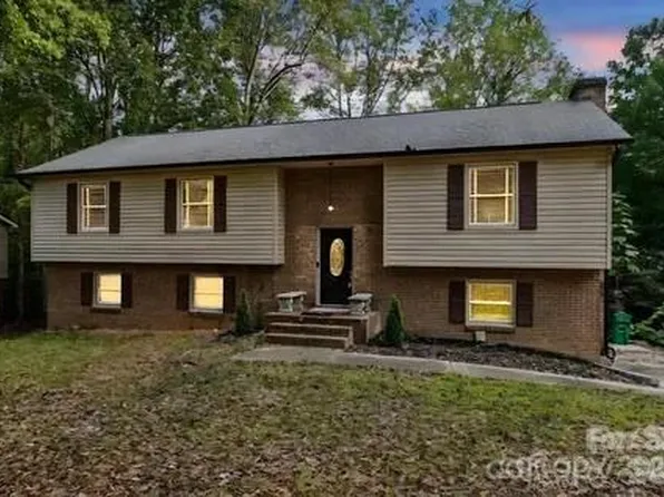 7414 Castlebar Rd, Charlotte, NC 28270