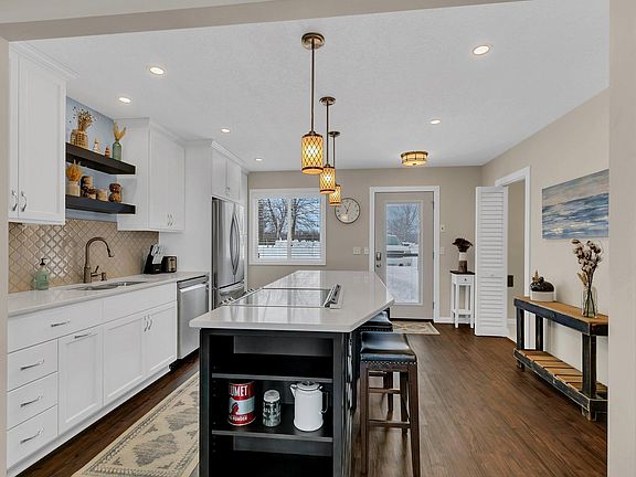 3rd image of 8424 Tuxedo Rd #315