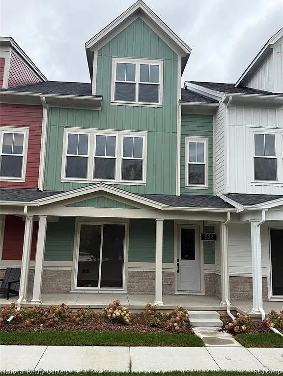 3 bed, 3.5 bath, 2135 sqft, $5,400 — Photo 1