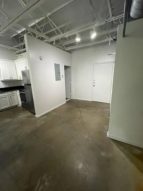 Studio, 860 sqft, $1,500 — Photo 2