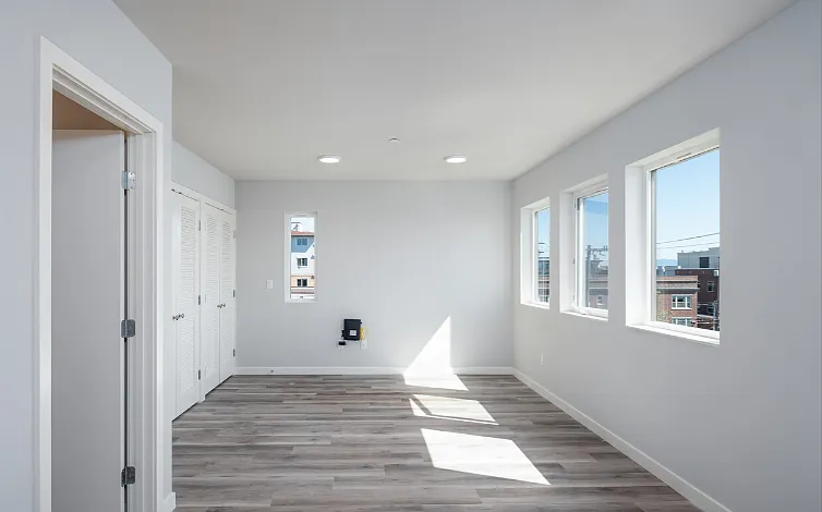 802 NE 43rd St — Photo 3
