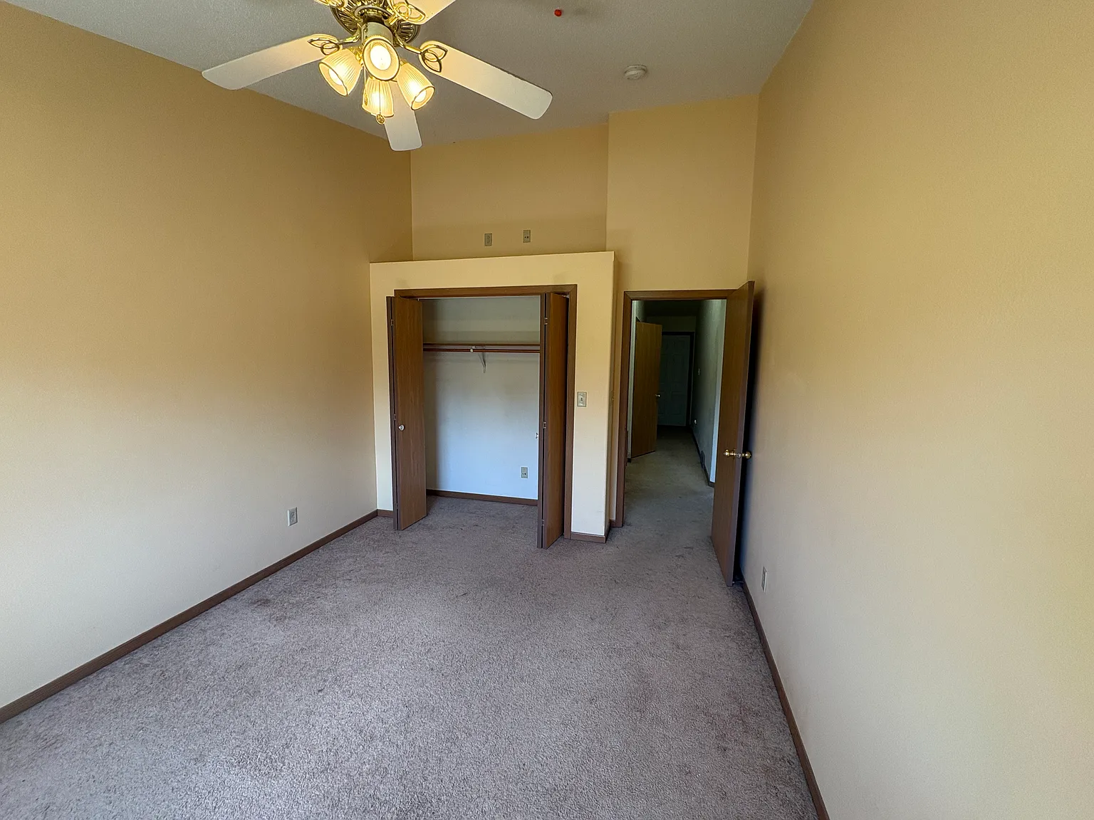 6 bed, $2,500 — Photo 3