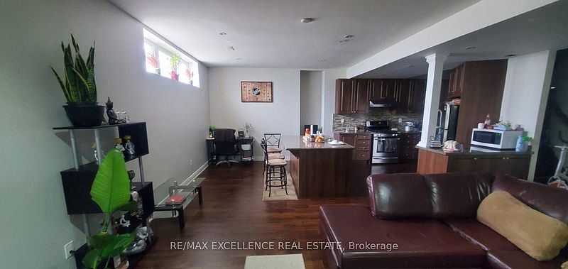 Brampton House for rent - 3 Bedrooms — photo 6