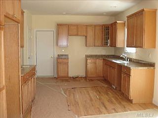2nd image of 18 Henry St