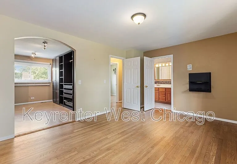 1003 S Finley Rd — Photo 12