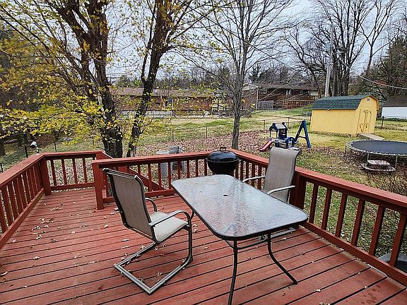 5th image of 310 Rosewood Dr