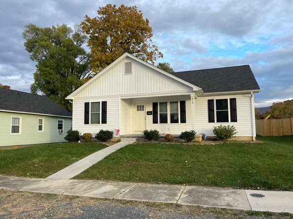 678 N Bath Ave, Waynesboro, VA 22980