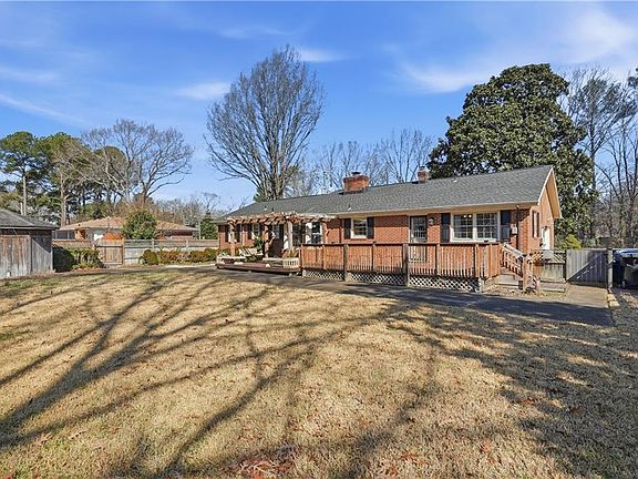 3rd image of 4869 Providence Rd