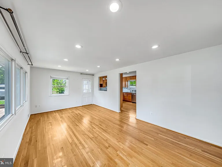 7411 Tillman Dr — Photo 9