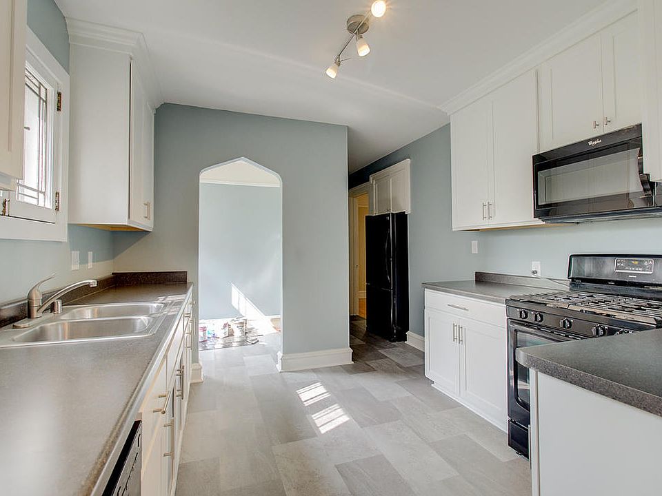 1st image of 2709 E Bradford Ave #2711