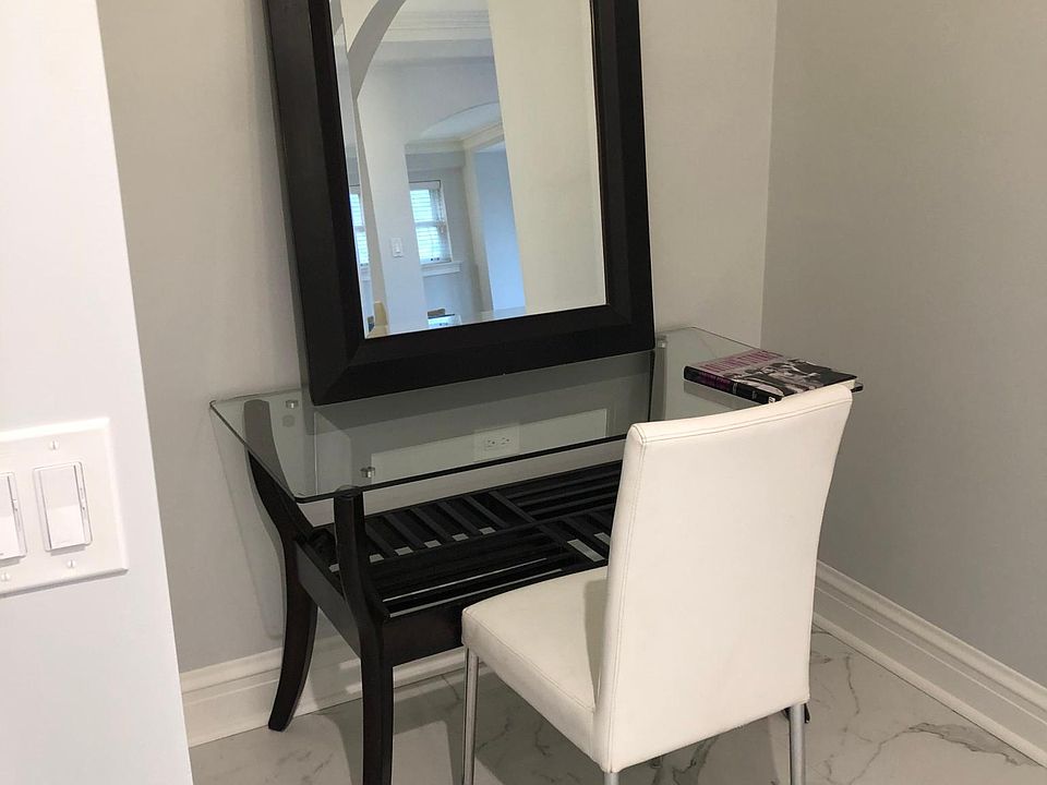 1st image of 609 W Stratford Pl APT 5C