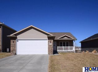 8800 Prairie Village Dr, Lincoln, NE 68507