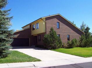 7201 Heritage Dr, Cheyenne, WY 82009