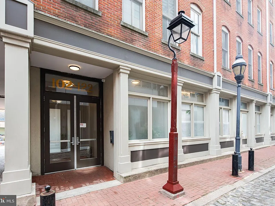 102-22 Church St #202