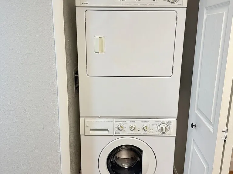 Cottonwood Creek Apartments — Photo 25