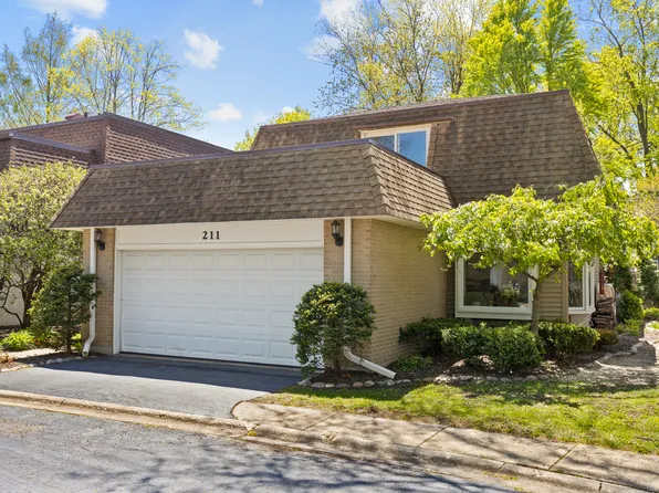 211 Pin Oak Dr, Wilmette, IL 60091